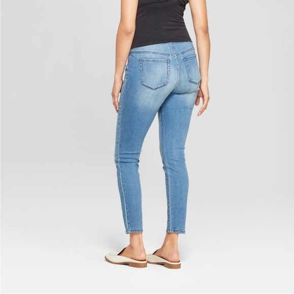 NWT Medium Wash Over Belly Maternity Jeggings - Picture 3 of 9